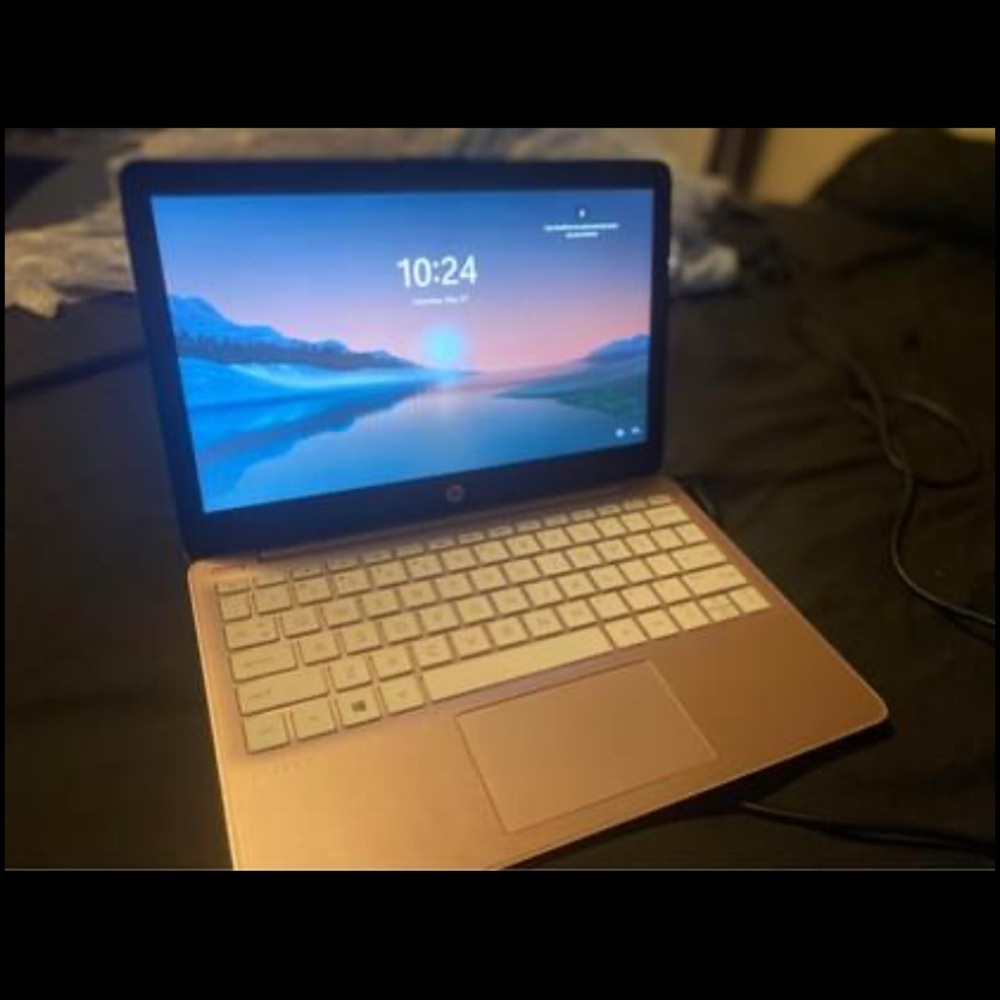 Hp mini pink laptop bundle
